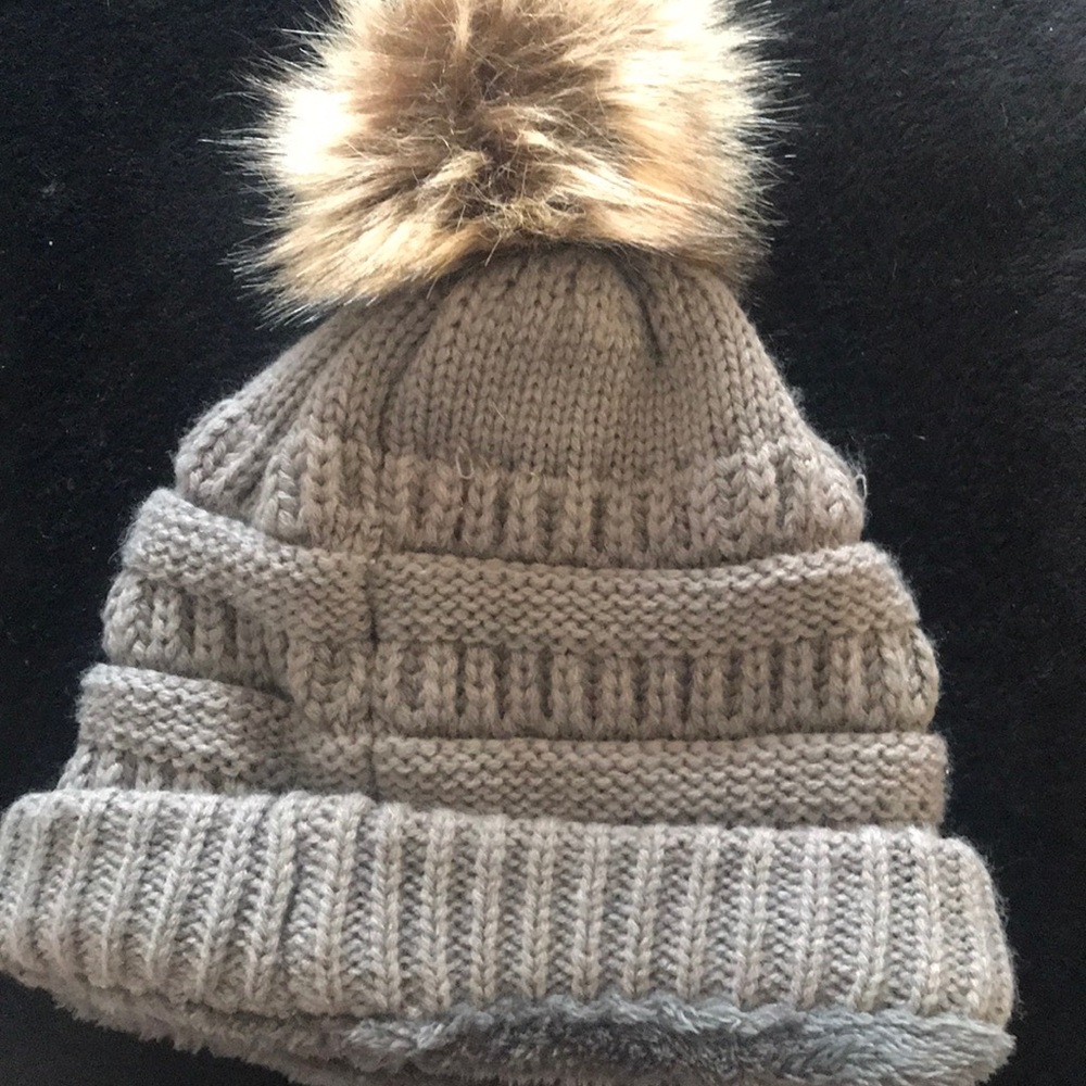 C.c hat! - Picture 2 of 3